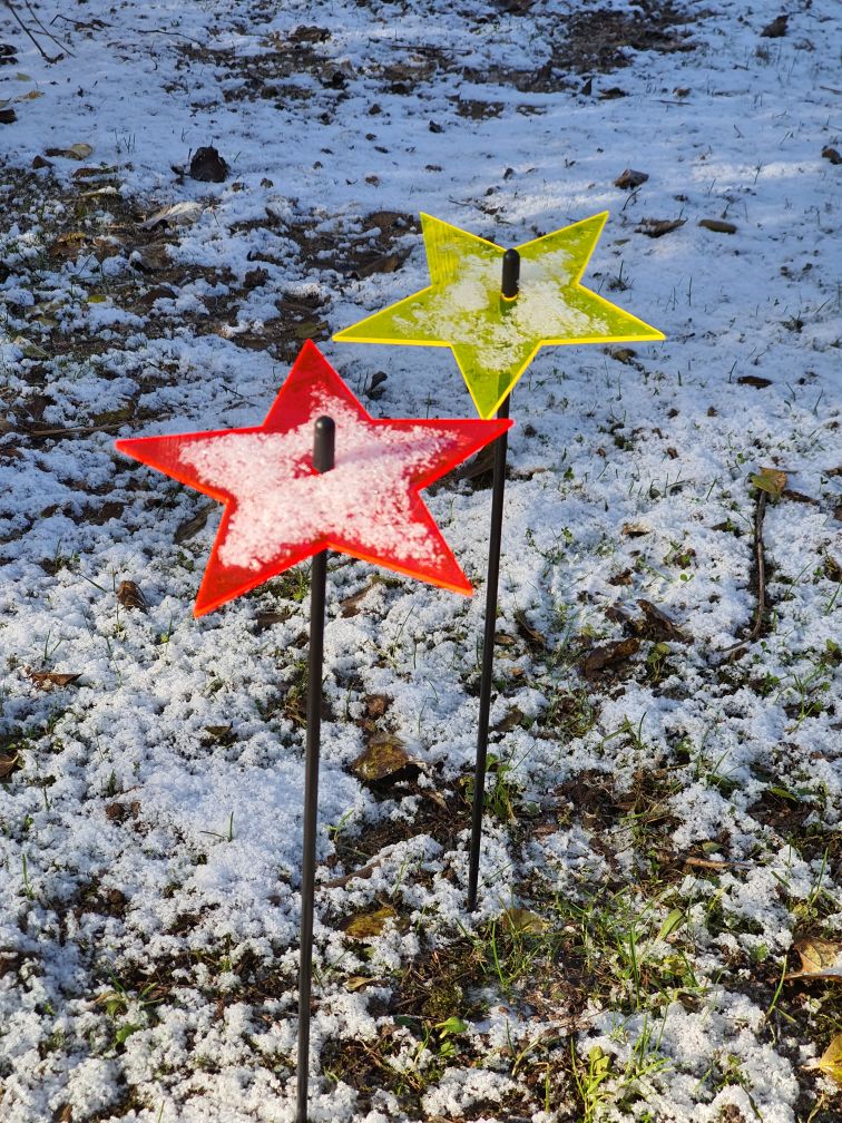 sonnenfnger-stern-rot-gelb-mit-erdspie--fluoreszierend-plexiglas-winter-outdoor-leuchtender-stern3