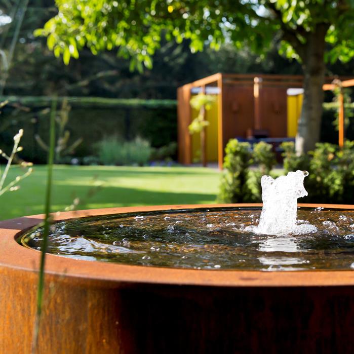 wassertisch-springbrunnen-modern-corten-runddetail(7)